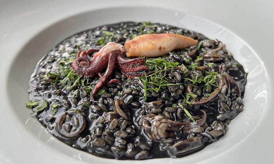 Menús QR - Cada mesa con su código único. Escanean y ven la carta al instante. | 800Menu por 800.cl